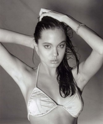 mloda angelina jolie 1.jpg